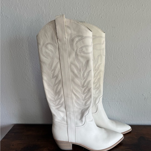 Dolce Vita Shoes - Dolce Vita White Heeled Boots